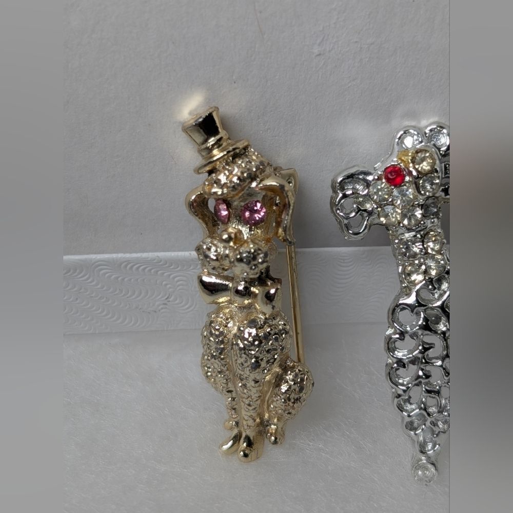Vintage Poodle Brooch Pair Rhinestone Dog Pins Gold Silver Figural Grandmacore - Picture 7 of 11
